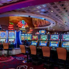 111sbet MMK ကျပ်ငွေ Wave Money KBZPay AYA Pay ဖြင့် လောင်းကစား ငွေသွင်းနေသောမြင်ကွင်း